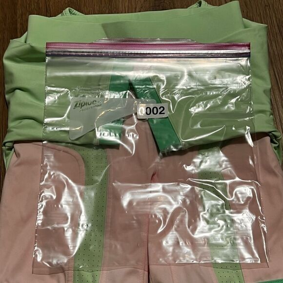 Fabletics High-Waisted Motion365® Color Block Shorts and crop top set - Picture 13 of 13